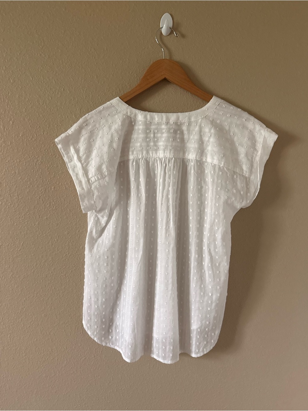 LOFT White Swiss Dot V-Neck Cap Sleeve Blouse - Picture 6 of 7